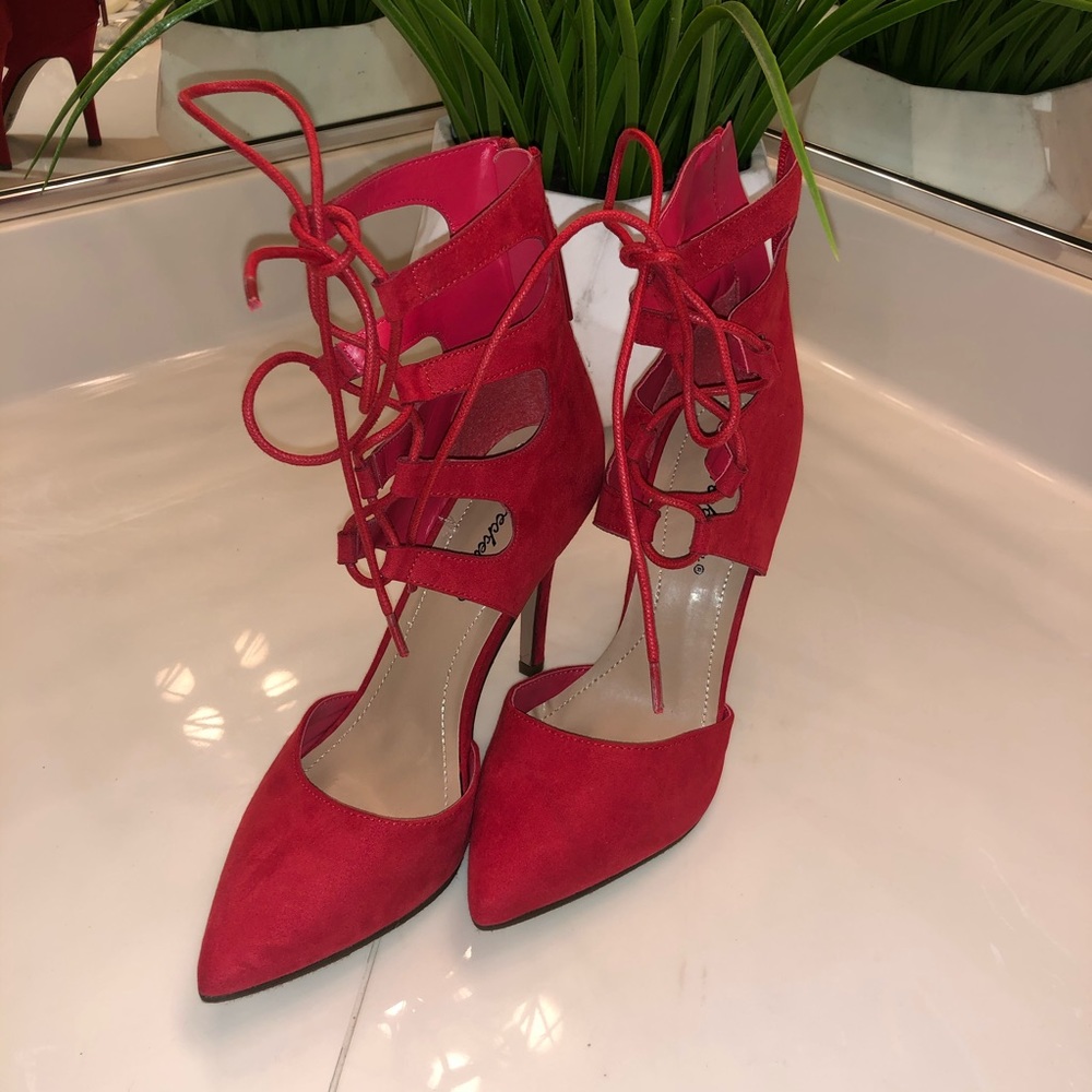 Breckelle’s gladiator lace-up pump.